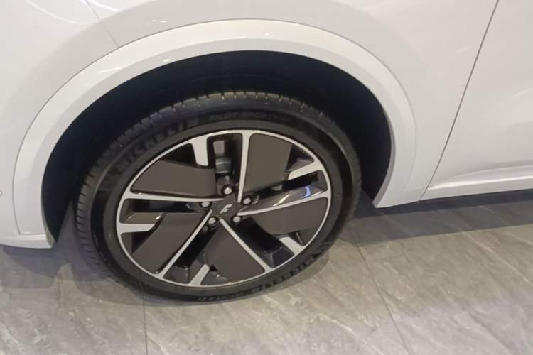 Used Li Auto L9 2025 Ultra Smart Refreshed Edition Left Front Wheel Hub