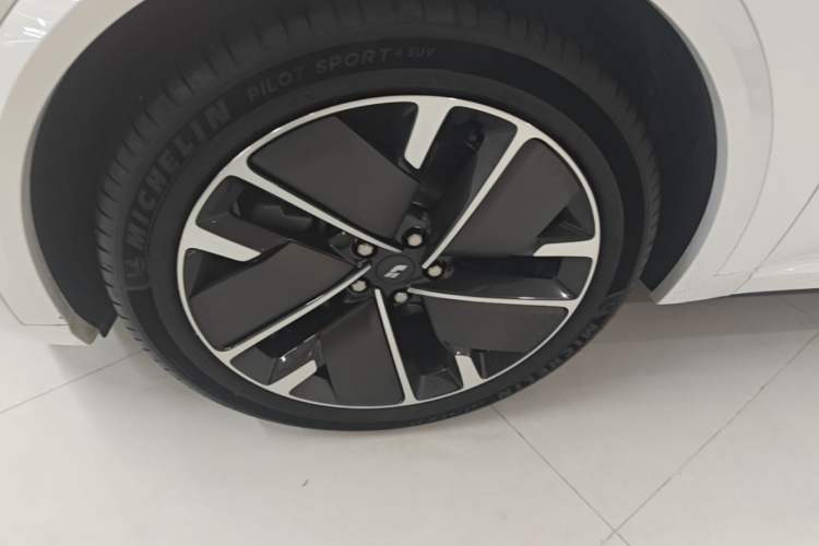 Used Li Auto L9 2025 Ultra Smart Refreshed Edition Left Front Wheel Hub