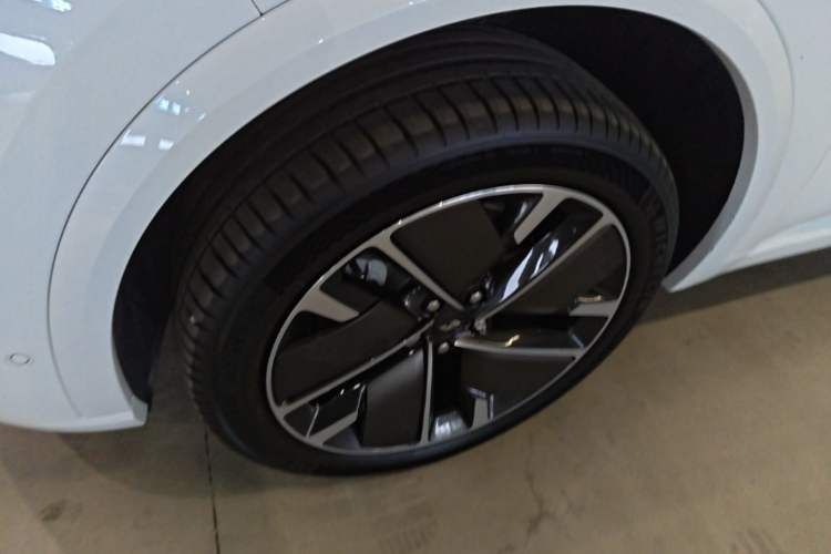 Used Li Auto L9 2025 Ultra Smart Refreshed Edition Left Front Wheel Hub
