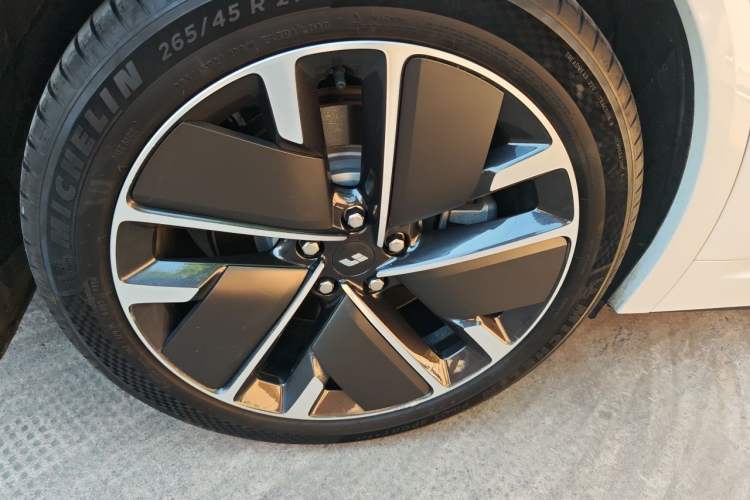 Used Li Auto L9 2025 Ultra Smart Refreshed Edition Right Front Wheel Hub