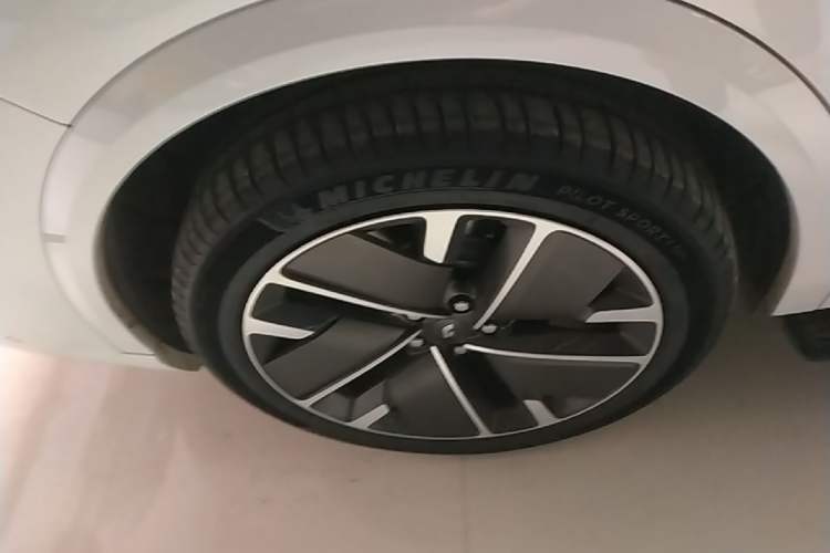 Used Li Auto L9 2025 Ultra Smart Refreshed Edition Right Rear Wheel Hub