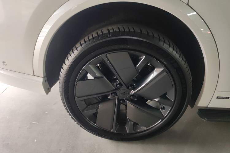 Used Li Auto L9 2025 Ultra Smart Refreshed Edition Right Rear Wheel Hub