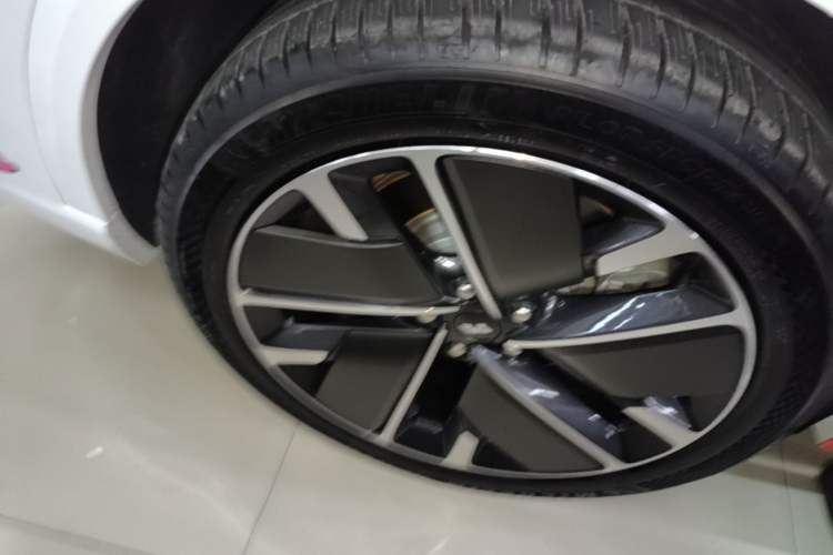 Used Li Auto L9 2025 Ultra Smart Refreshed Edition Right Rear Wheel Hub