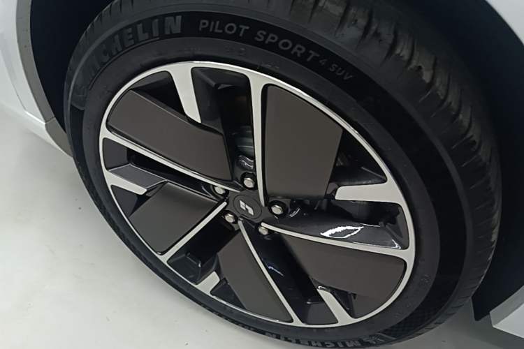 Used Li Auto L9 2025 Ultra Smart Refreshed Edition Right Rear Wheel Hub
