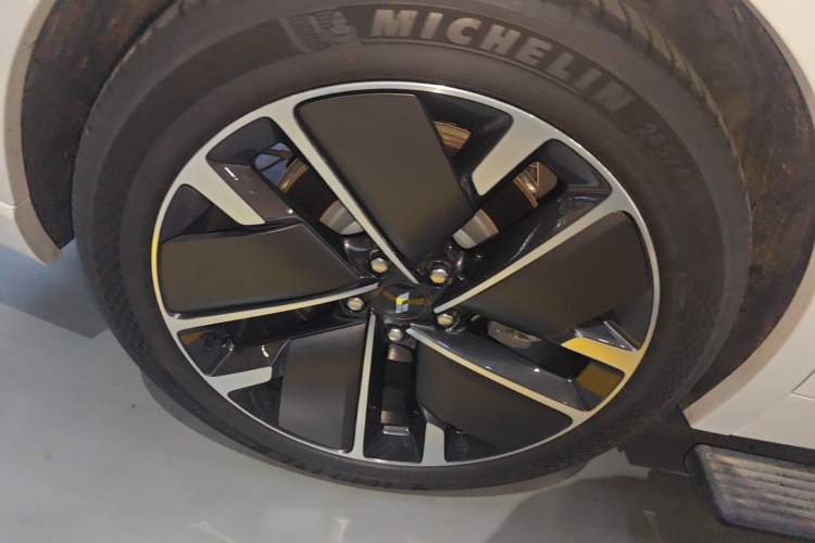 Used Li Auto L9 2025 Ultra Smart Refreshed Edition Right Rear Wheel Hub
