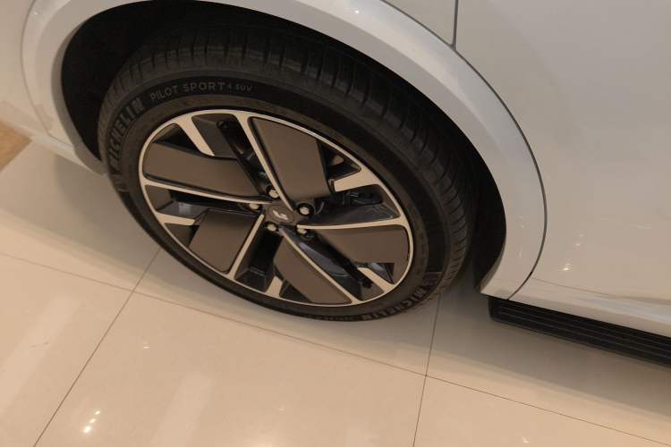 Used Li Auto L9 2025 Ultra Smart Refreshed Edition Right Rear Wheel Hub