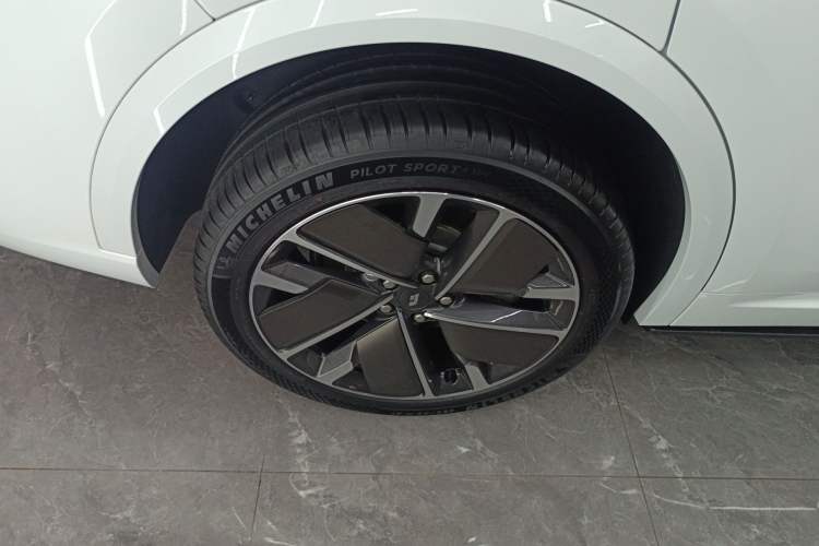 Used Li Auto L9 2025 Ultra Smart Refreshed Edition Right Rear Wheel Hub