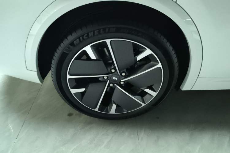 Used Li Auto L9 2025 Pro Smart Refreshed Edition Right Rear Wheel Hub