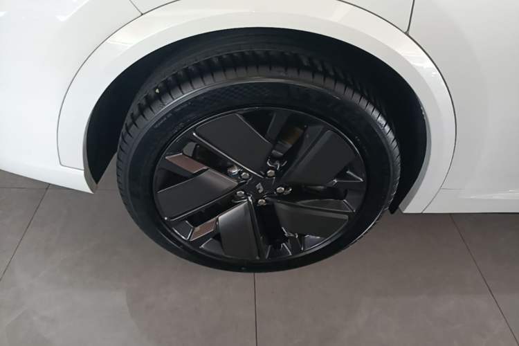 Used Li Auto L9 2025 Ultra Smart Refreshed Edition Right Rear Wheel Hub