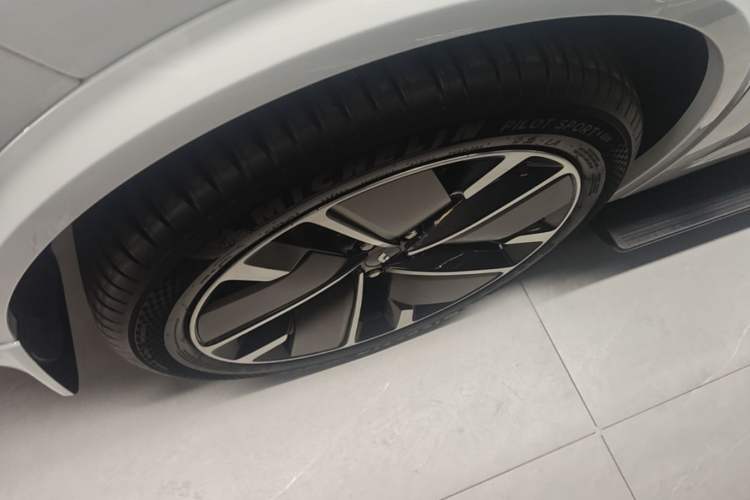 Used Li Auto L9 2025 Ultra Smart Refreshed Edition Right Rear Wheel Hub