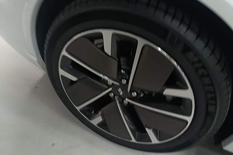 Used Li Auto L9 2025 Pro Smart Refreshed Edition Right Rear Wheel Hub