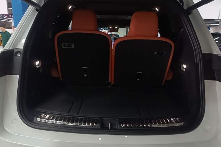 Used Li Auto L9 2025 Pro Smart Refreshed Edition Trunk