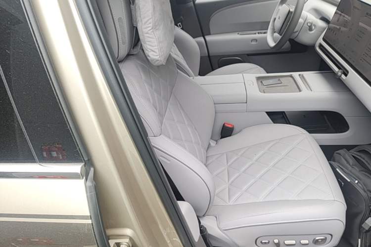 Used Li Auto L9 2026 Model Livis Right Front Seat