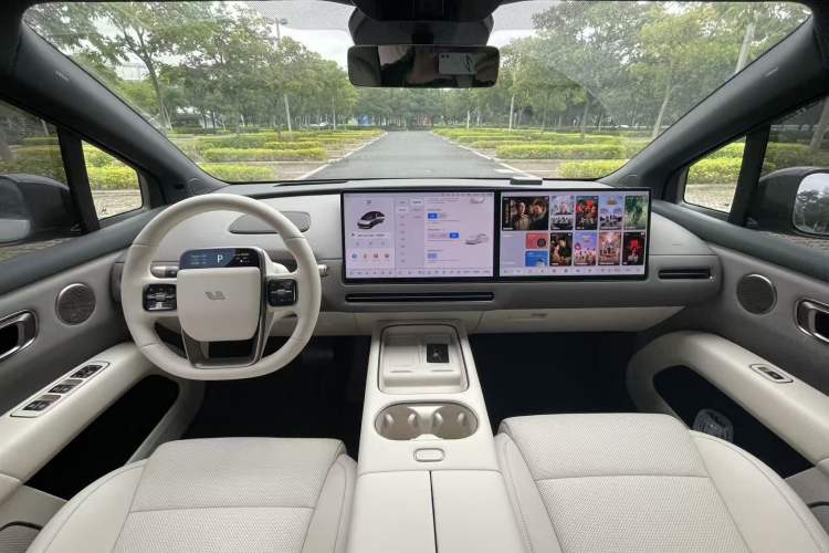 Used Li Auto i6 2025 Model Two-Wheel-Drive Standard Type Interior 2
