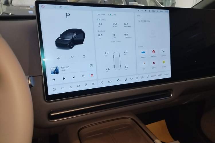 Used Li Auto i6 2025 Model Two-Wheel-Drive Standard Type Audio And AC Panel
