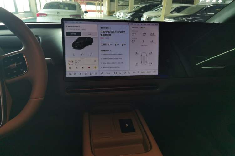Used Li Auto i6 2025 Model Four-Wheel-Drive Standard Type Audio And AC Panel