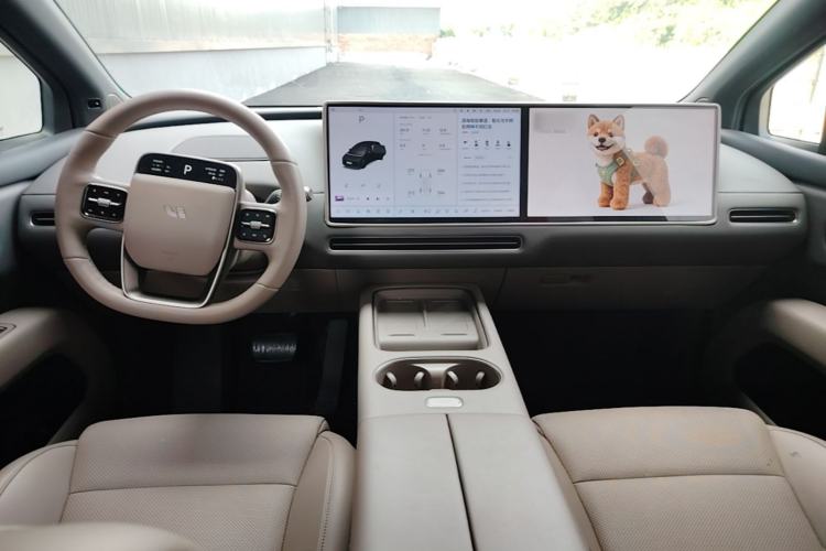 Used Li Auto i6 2025 Model Two-Wheel-Drive Standard Type Center Console