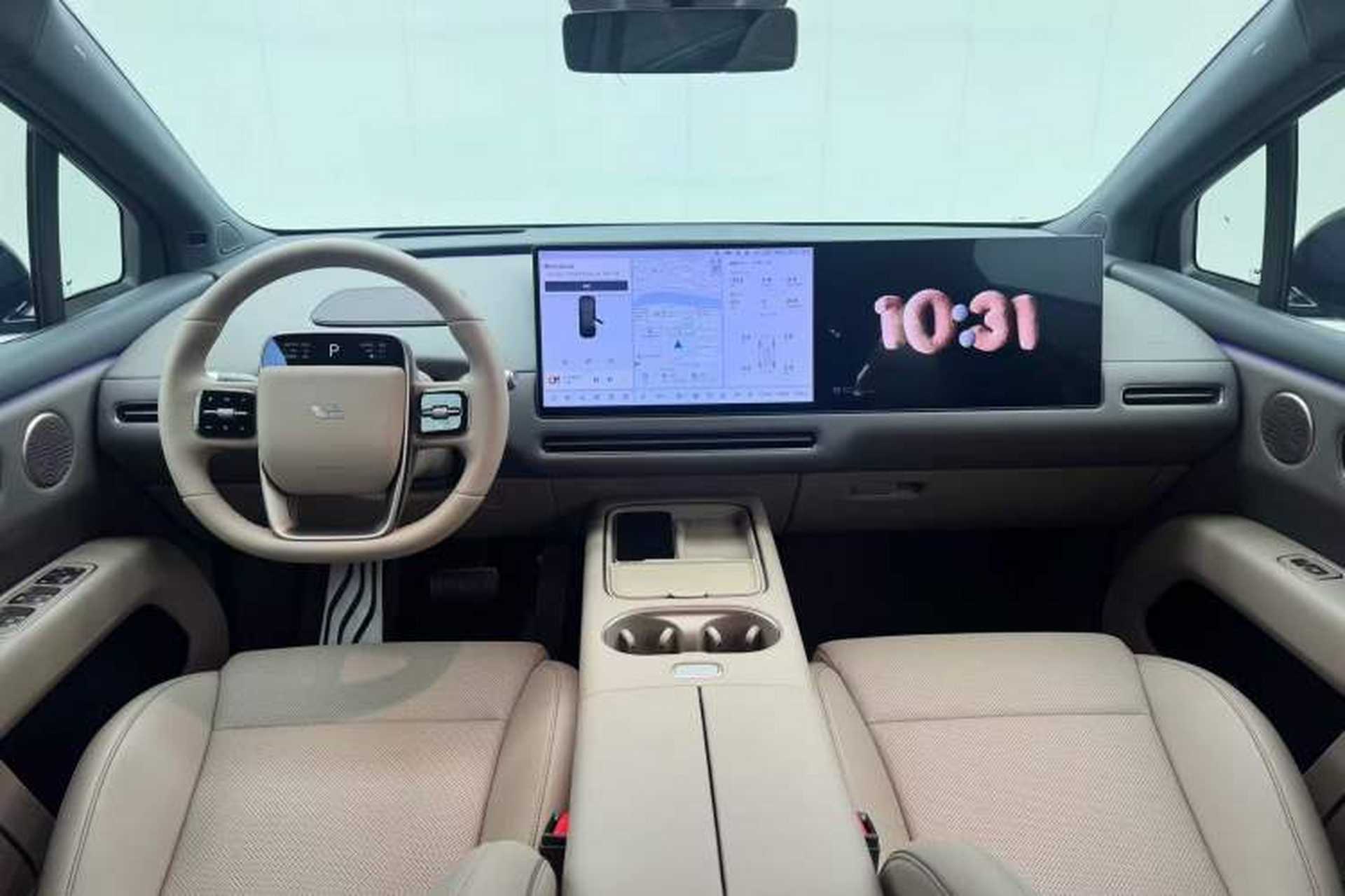 Used Li Auto i6 2025 Model Two-Wheel-Drive Standard Type Center Console