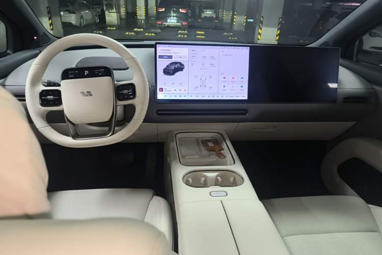 Used Li Auto i6 2025 Model Two-Wheel-Drive Standard Type Center Console