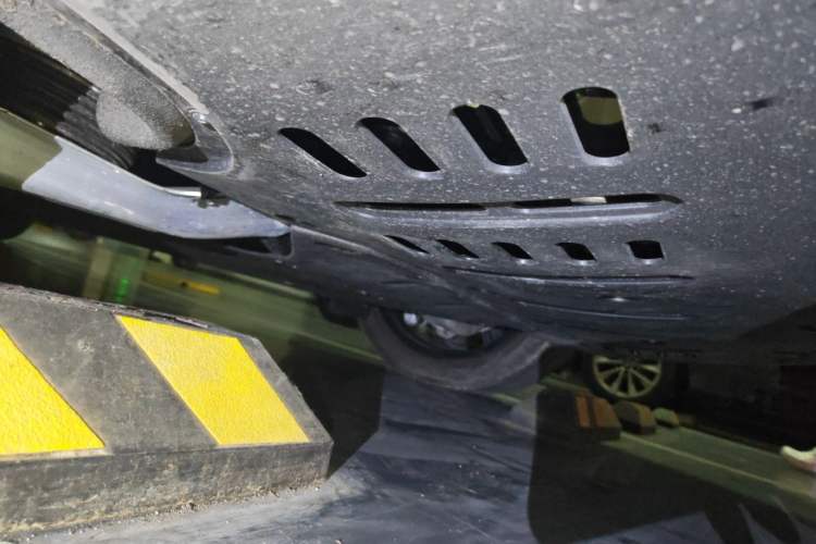 Used Li Auto i6 2025 Model Four-Wheel-Drive Standard Type Chassis Front Right