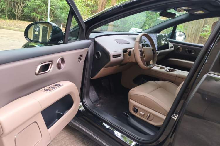 Used Li Auto i6 2025 Model Four-Wheel-Drive Standard Type Driver Seat