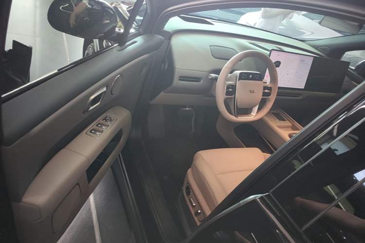 Used Li Auto i6 2025 Model Two-Wheel-Drive Standard Type Driver Seat