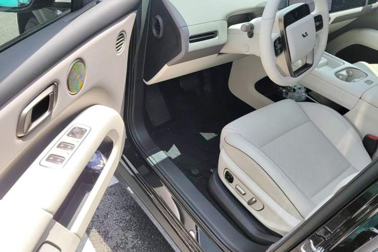 Used Li Auto i6 2025 Model Two-Wheel-Drive Standard Type Driver Seat