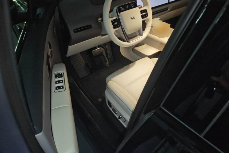 Used Li Auto i6 2025 Model Four-Wheel-Drive Standard Type Driver Seat