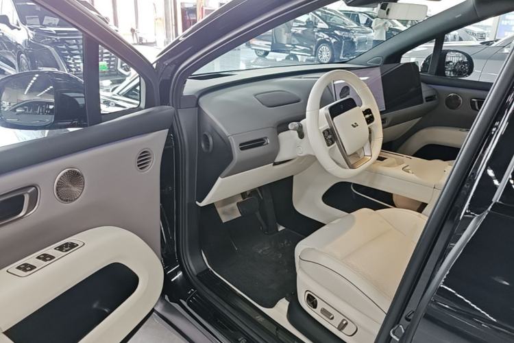 Used Li Auto i6 2025 Model Four-Wheel-Drive Standard Type Driver Seat