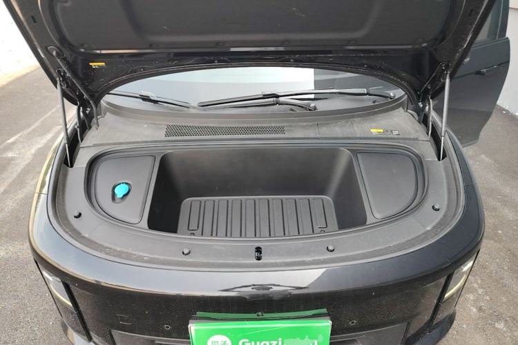 Used Li Auto i6 2025 Model Two-Wheel-Drive Standard Type Engine Bay