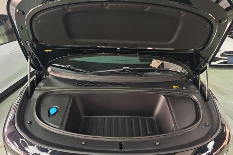 Used Li Auto i6 2025 Model Two-Wheel-Drive Standard Type Engine Bay
