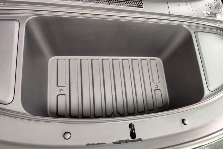 Used Li Auto i6 2025 Model Two-Wheel-Drive Standard Type Engine Bay