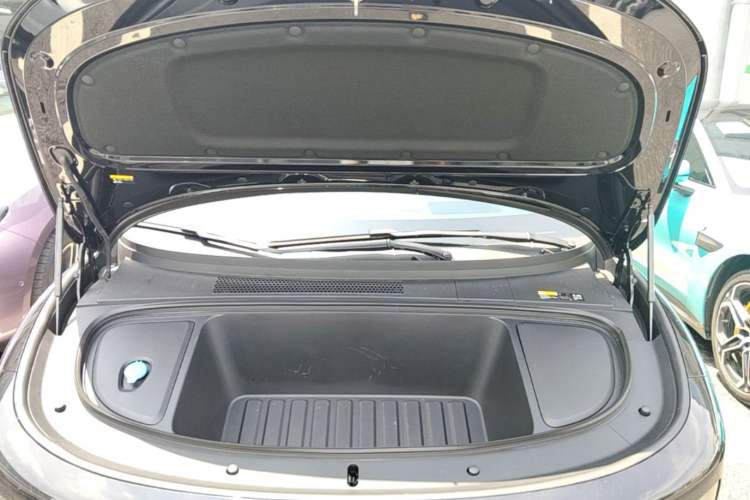 Used Li Auto i6 2025 Model Two-Wheel-Drive Standard Type Engine Bay