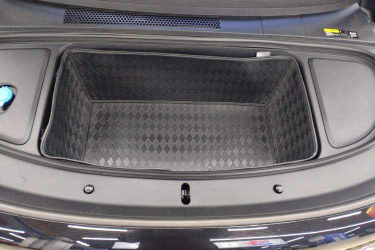 Used Li Auto i6 2025 Model Four-Wheel-Drive Standard Type Engine Bay