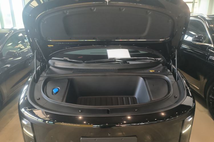 Used Li Auto i6 2025 Model Two-Wheel-Drive Standard Type Engine Bay