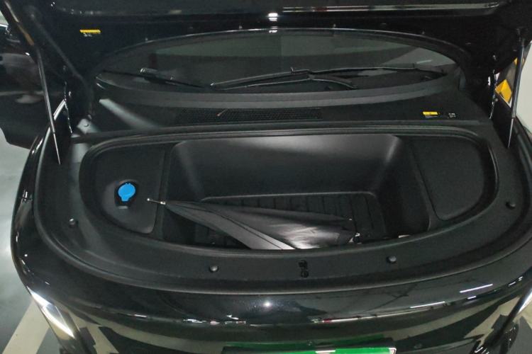 Used Li Auto i6 2025 Model Four-Wheel-Drive Standard Type Engine Bay