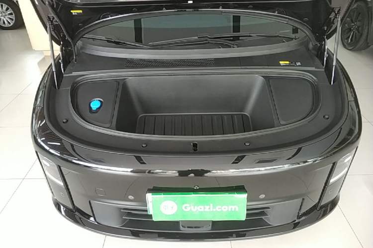 Used Li Auto i6 2025 Model Four-Wheel-Drive Standard Type Engine Bay