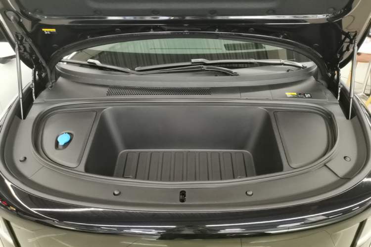 Used Li Auto i6 2025 Model Two-Wheel-Drive Standard Type Engine Bay