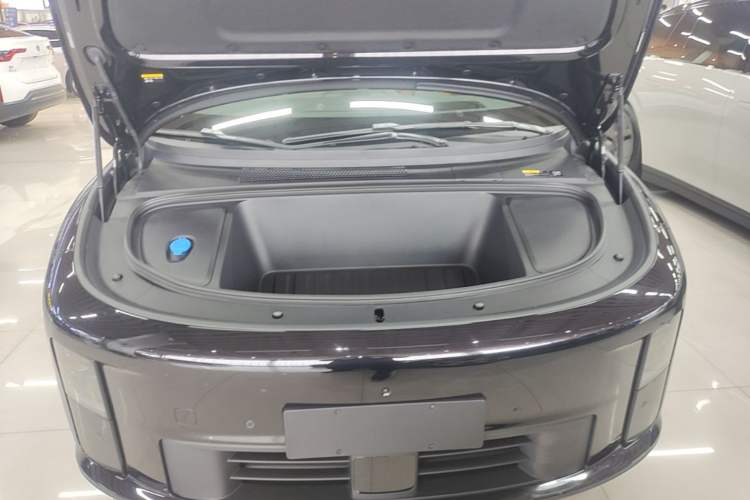 Used Li Auto i6 2025 Model Two-Wheel-Drive Standard Type Engine Bay