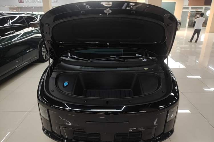 Used Li Auto i6 2025 Model Four-Wheel-Drive Standard Type Engine Bay