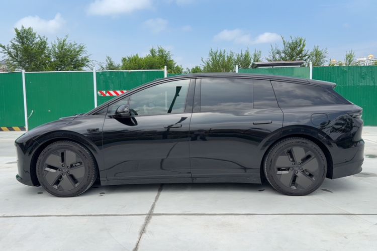 Used Li Auto i6 2025 Model Two-Wheel-Drive Standard Type Exterior 3