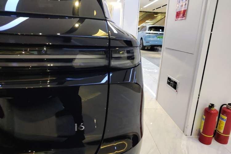 Used Li Auto i6 2025 Model Four-Wheel-Drive Standard Type Exterior 3
