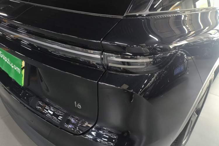 Used Li Auto i6 2025 Model Two-Wheel-Drive Standard Type Exterior 3