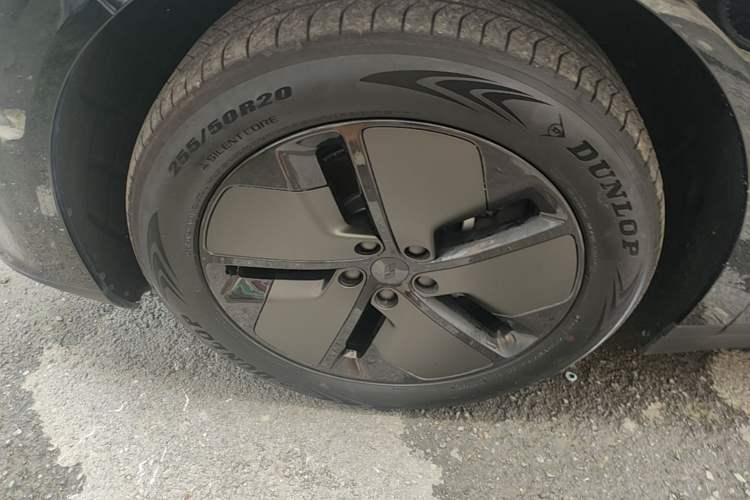 Used Li Auto i6 2025 Model Two-Wheel-Drive Standard Type Exterior 4