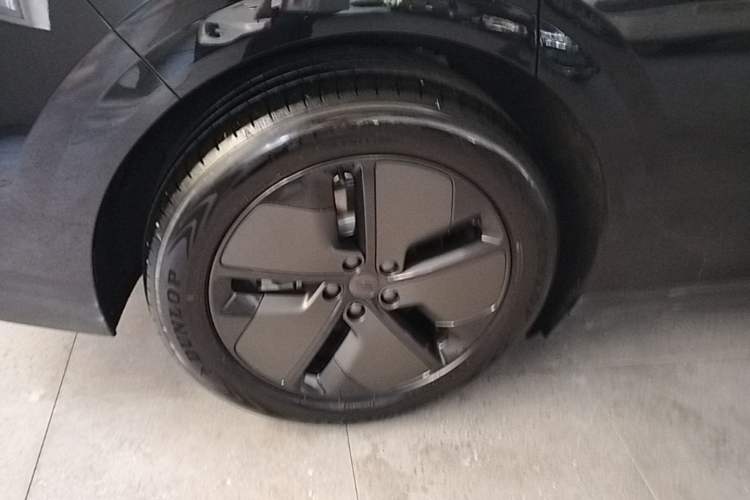 Used Li Auto i6 2025 Model Two-Wheel-Drive Standard Type Exterior 5