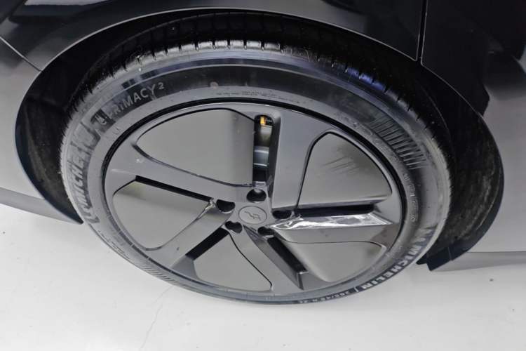 Used Li Auto i6 2025 Model Two-Wheel-Drive Standard Type Exterior 5