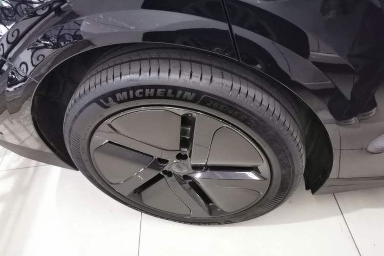 Used Li Auto i6 2025 Model Two-Wheel-Drive Standard Type Exterior 5