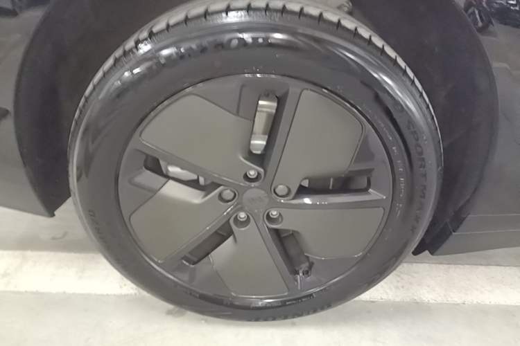 Used Li Auto i6 2025 Model Two-Wheel-Drive Standard Type Exterior 5