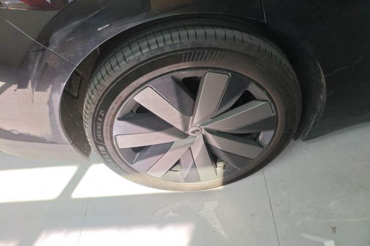 Used Li Auto i6 2025 Model Four-Wheel-Drive Standard Type Exterior 5