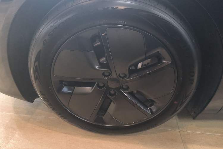 Used Li Auto i6 2025 Model Two-Wheel-Drive Standard Type Exterior 7